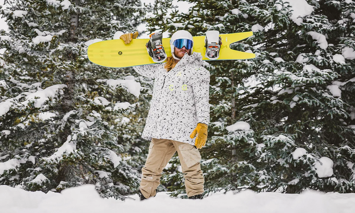 Portrait snowboarder