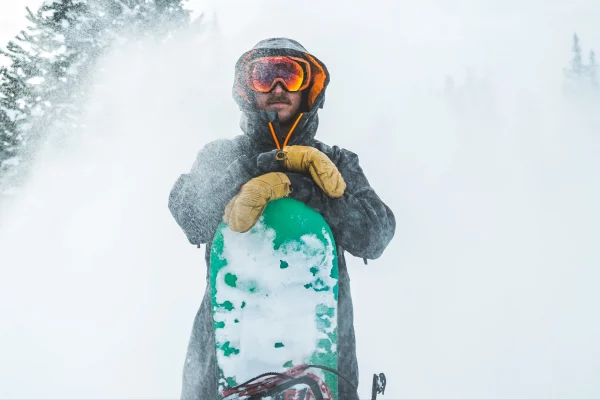 Portrait snowboarder