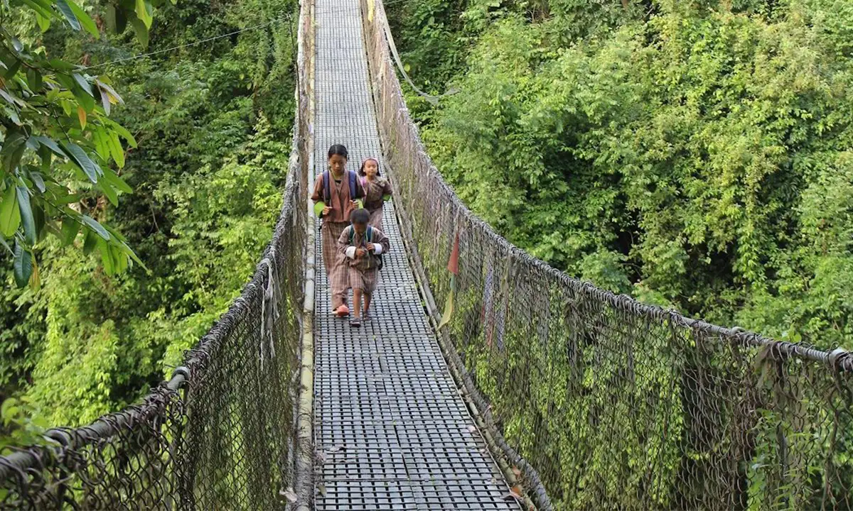 Pont suspendu sur le Trans Buthan Trail