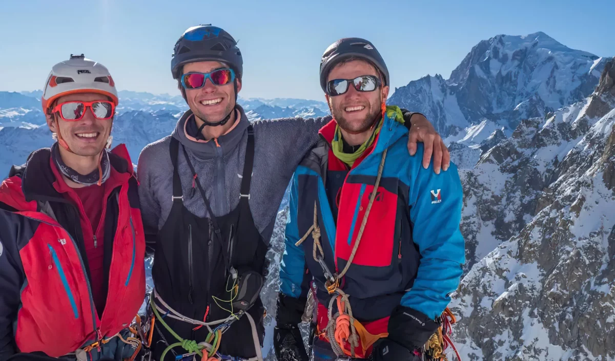 Le trio Billon Vedrines Ratel au sommet des Grandes Jorasses