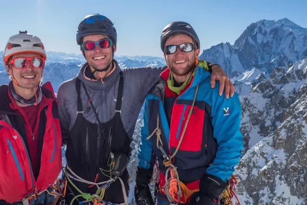 Le trio Billon Vedrines Ratel au sommet des Grandes Jorasses