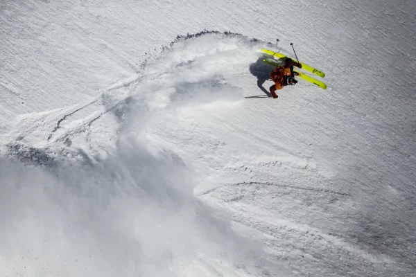 Skieur Freeride World Tour Kicking Horse