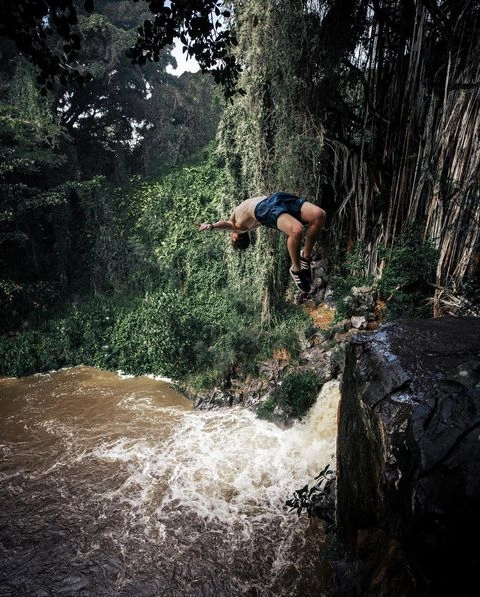 Josh Neuman salto arrière barre rocheuse