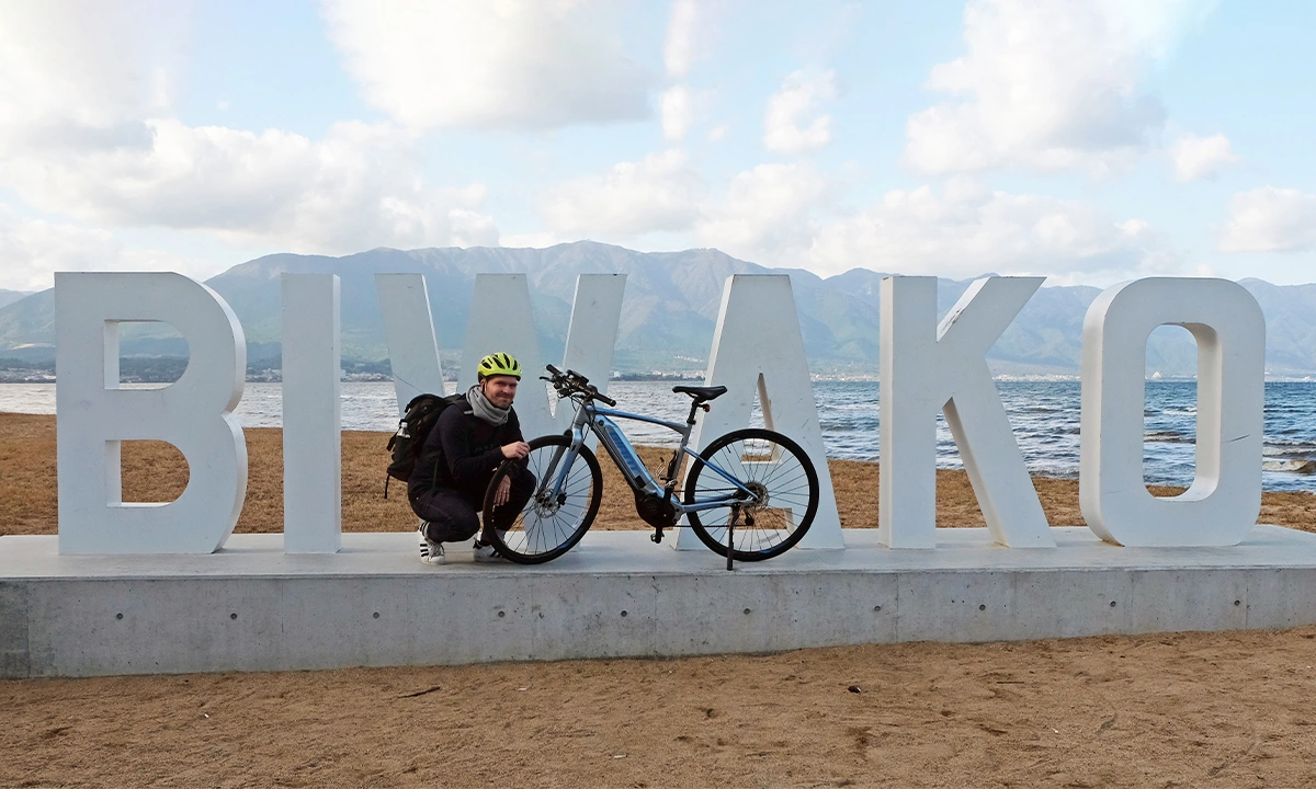 Cycliste au lac Biwa