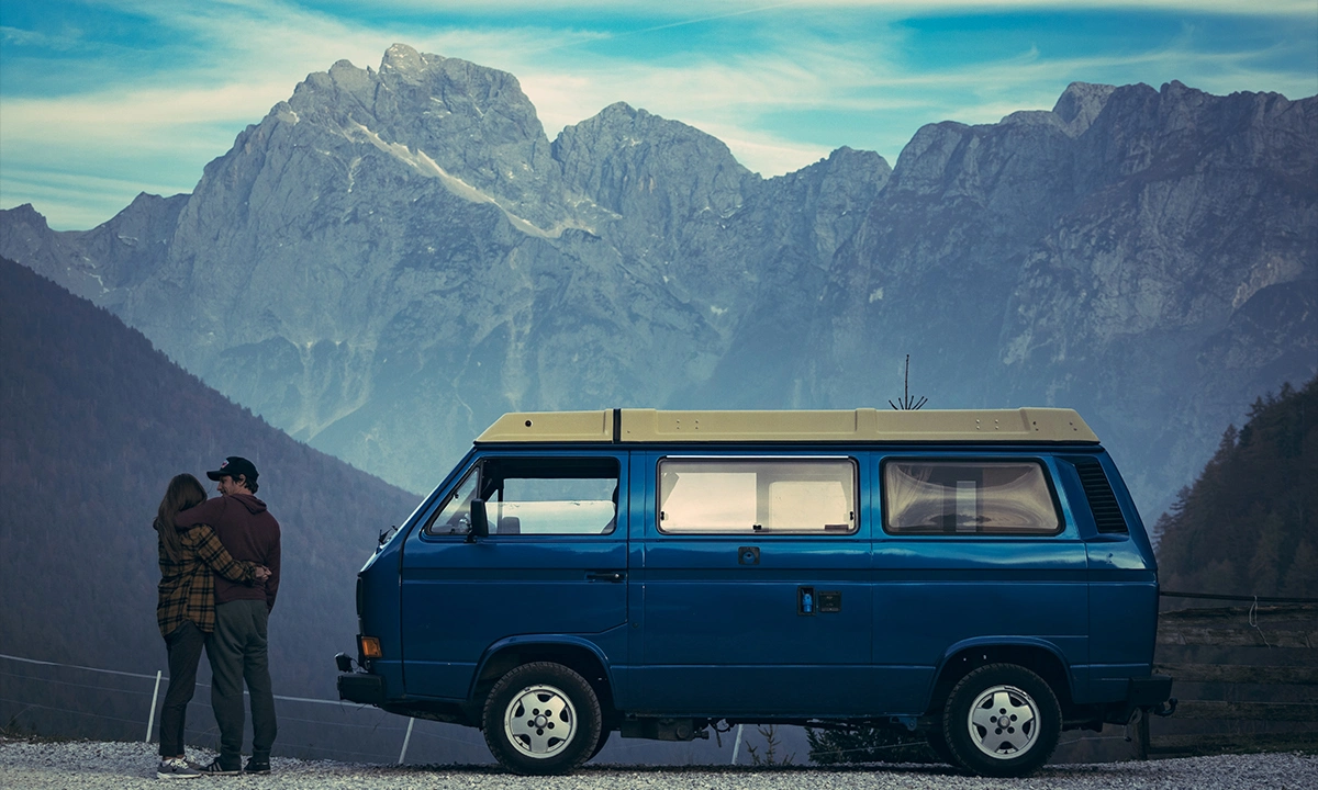 Van couple montagne