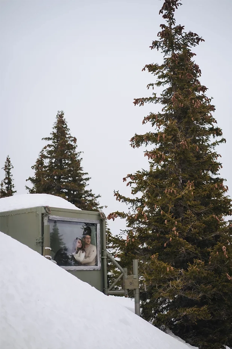 Shelters experiences container sous la neige