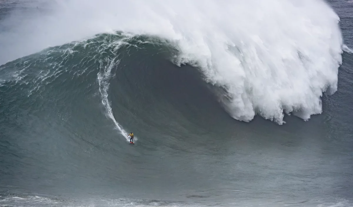 Alex Bothelo surf Nazaré