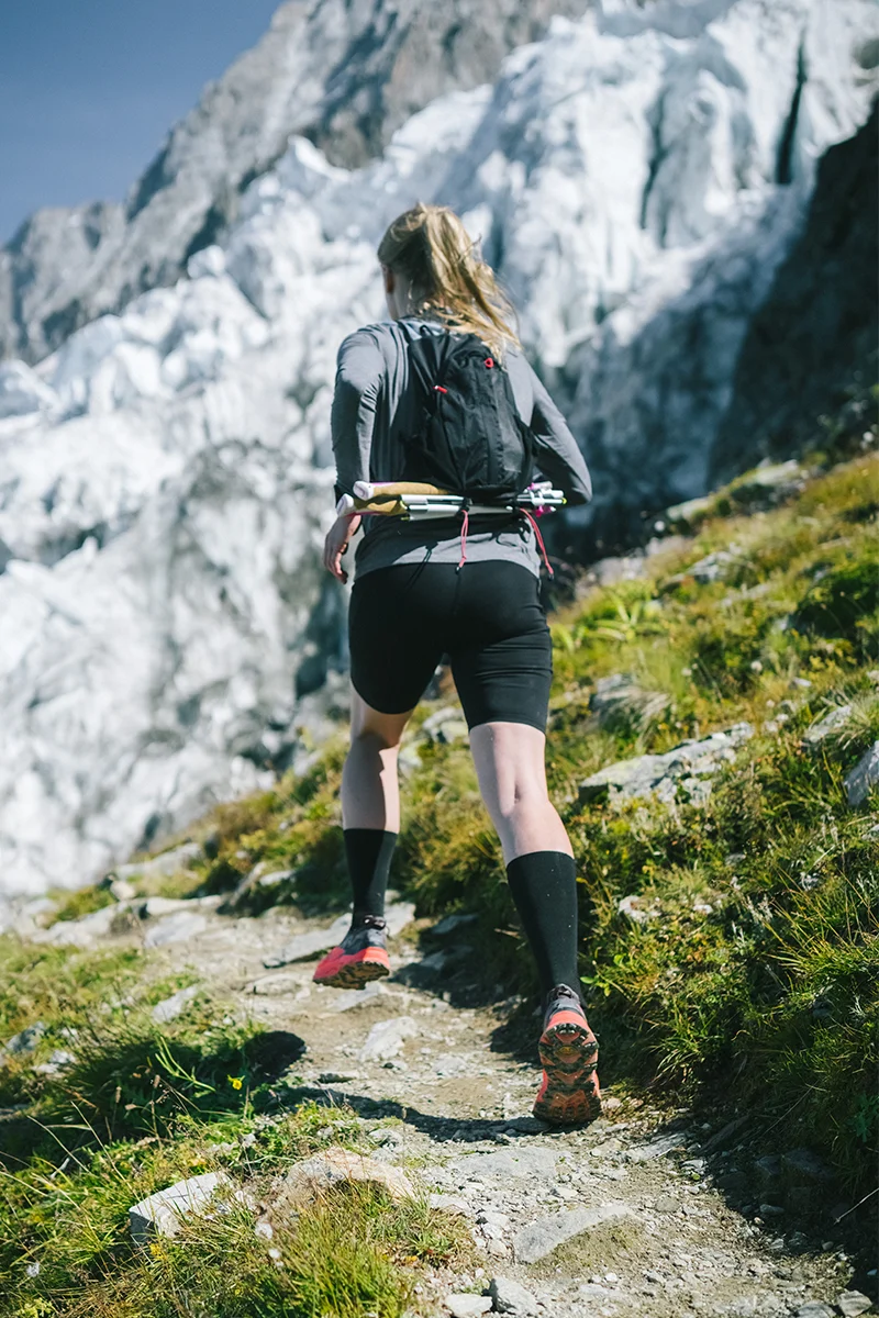 Coureuse avec chaussure de trail Altra Mont Blanc