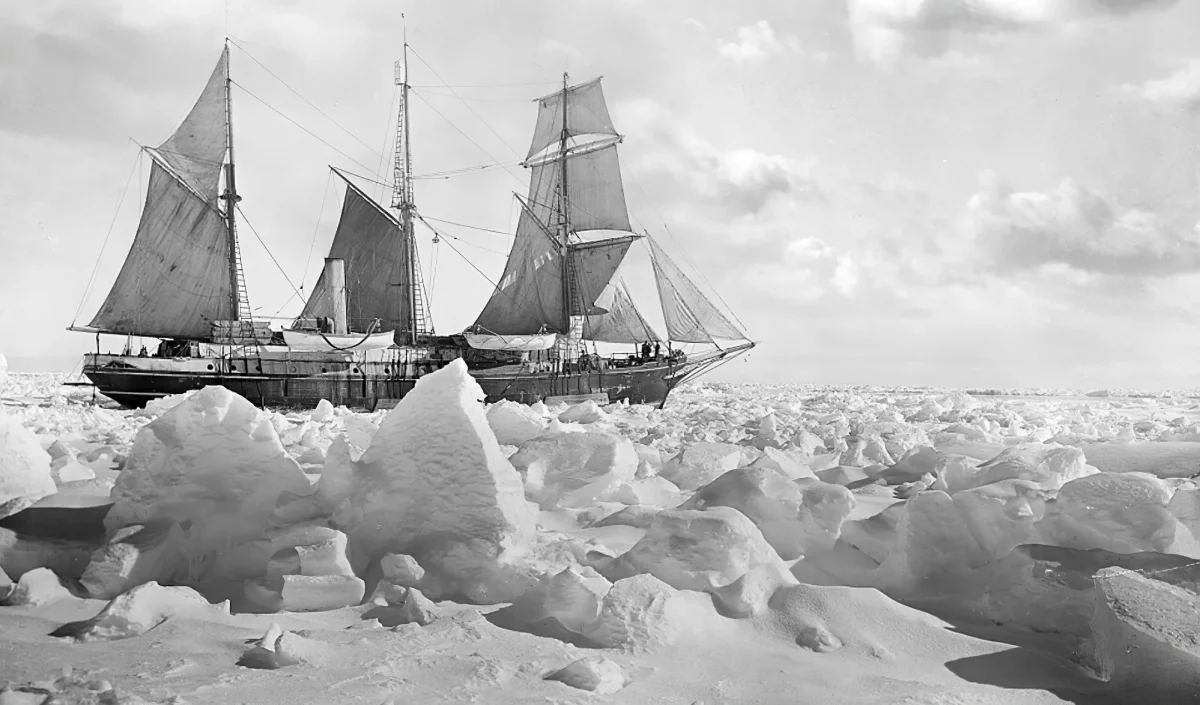 L'Endurance de Shackleton pris dans les glaces