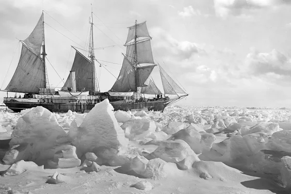 L'Endurance de Shackleton pris dans les glaces