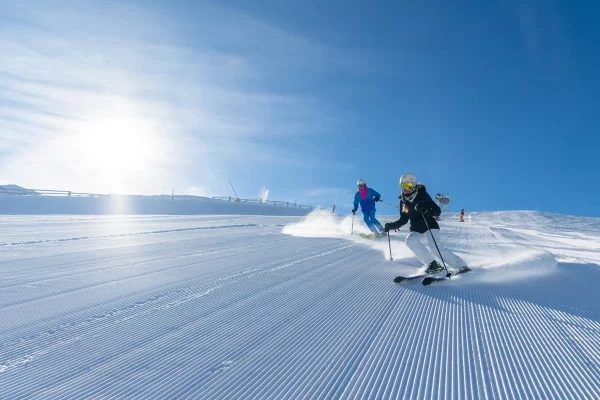 skieurs neige damée Val Thorens