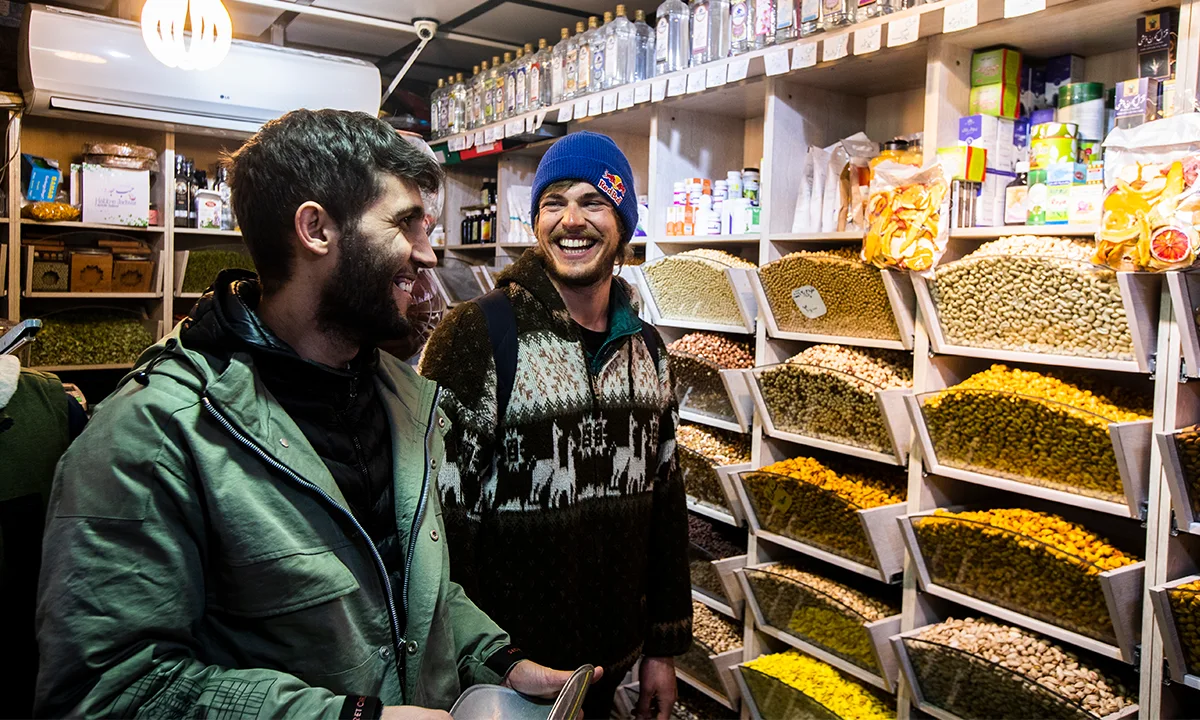 Fabian Lentsch dans une épicerie iranienne