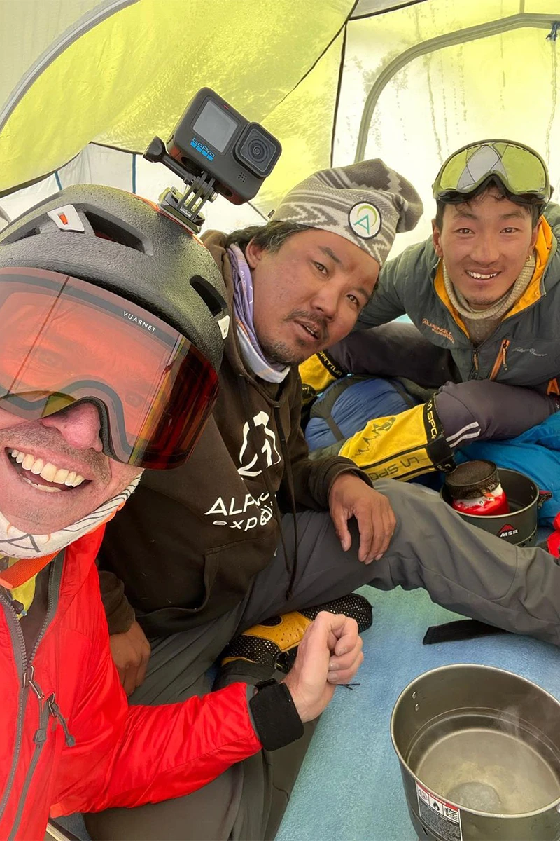 Adrian Ballinger et ses deux sherpas