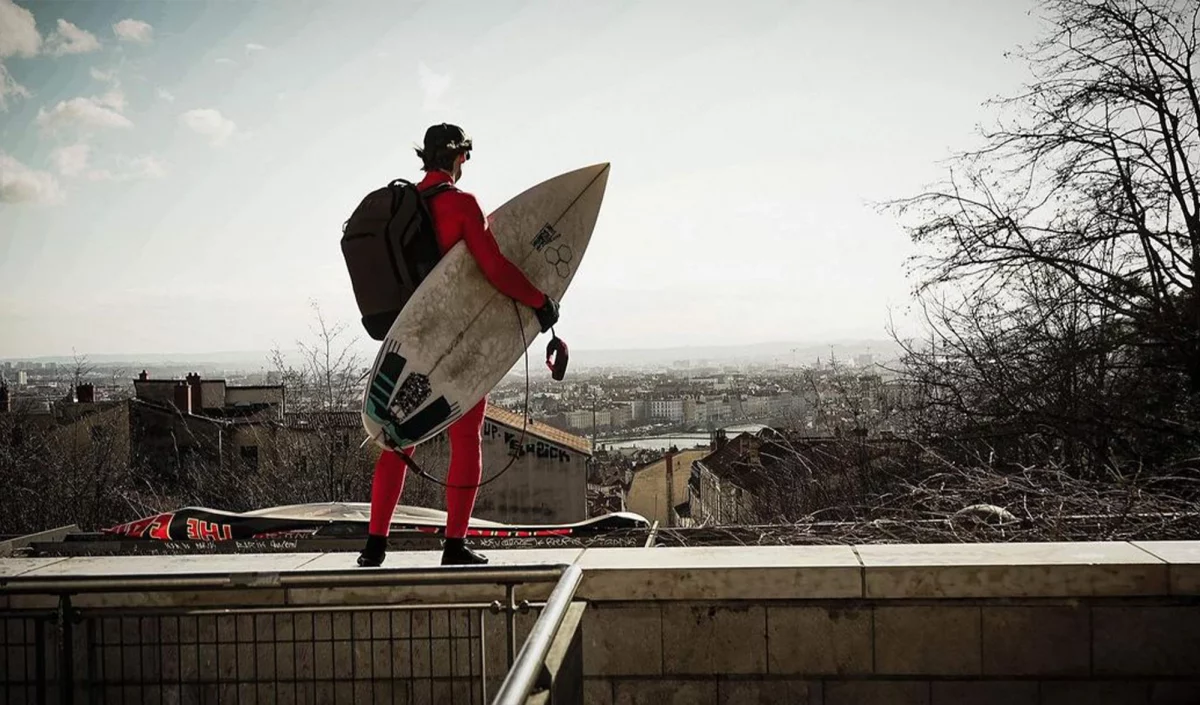 The red man surf a Lyon