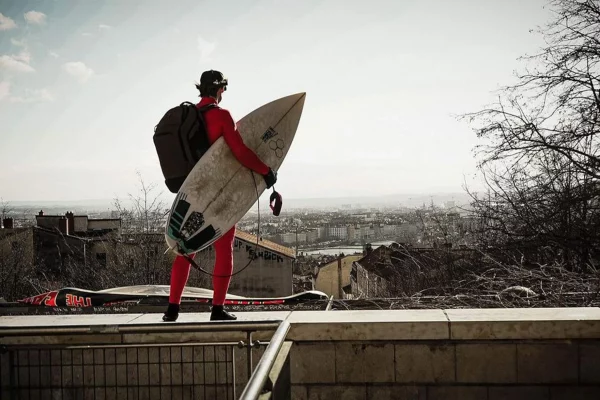 The red man surf a Lyon