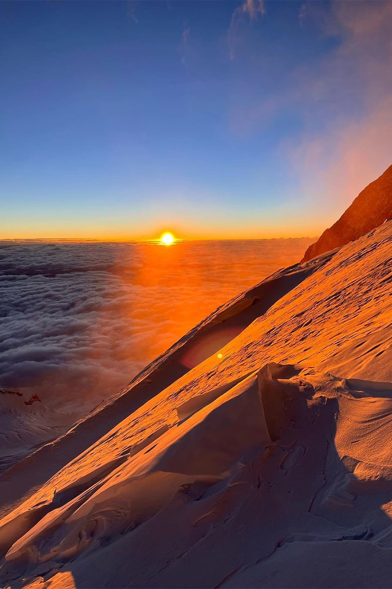 Levée de soleil au Makalu