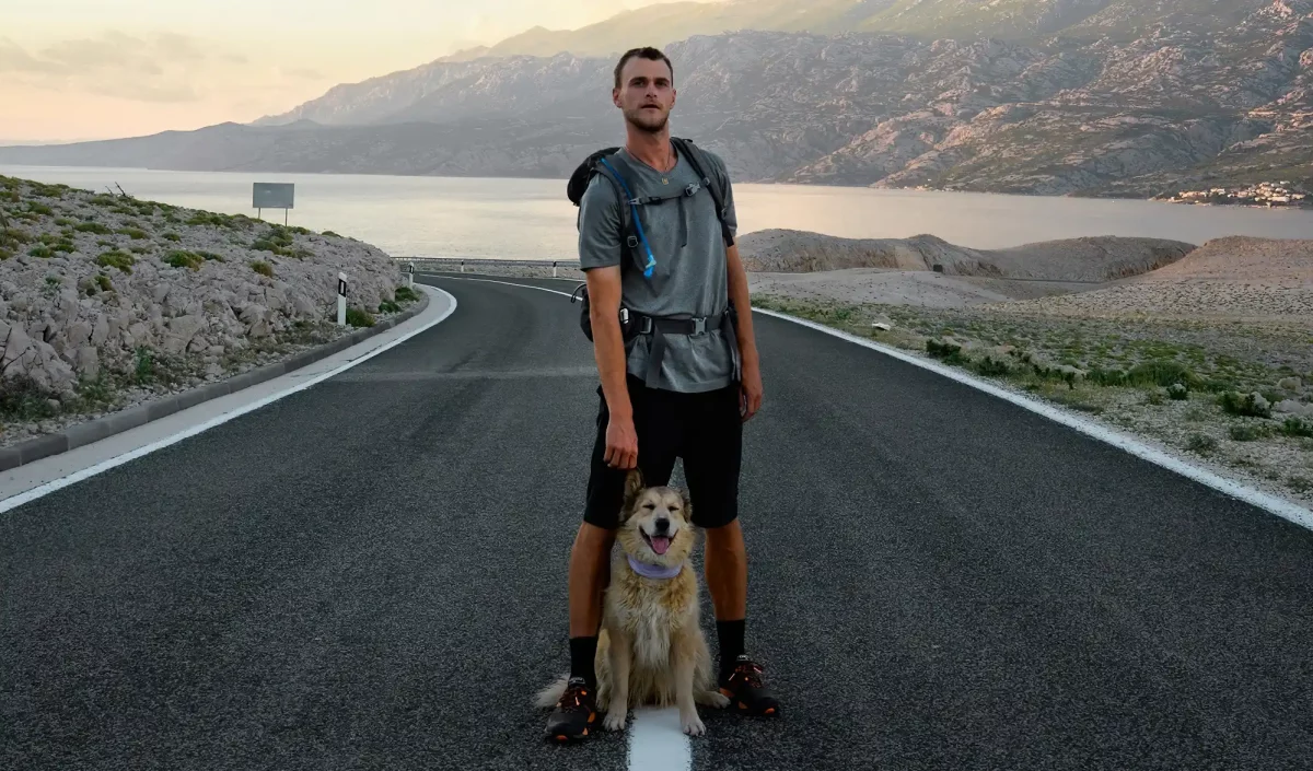 Tom Turkish et son chien The world walk