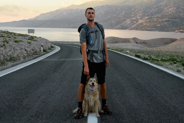 Tom Turkish et son chien The world walk