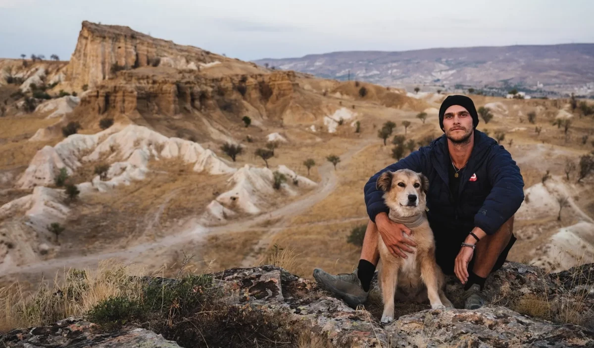Tom Turkish et son chien The world walk