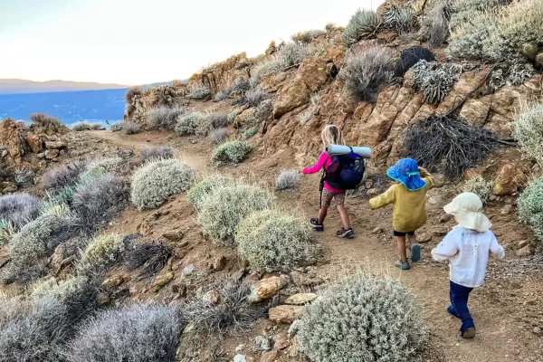 Enfants Thru-Hiking