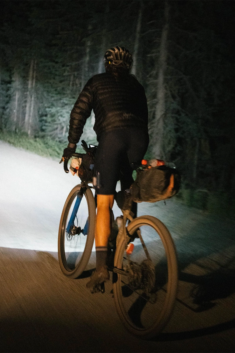 Lael WIlcox sur le Tour Divide de nuit