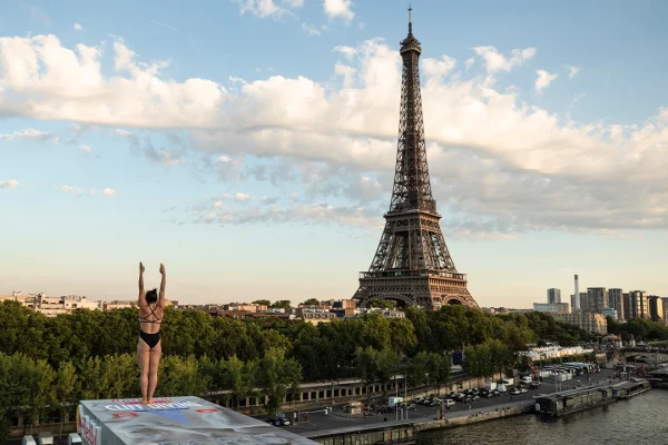 Red Bull cliff diving Paris Tour Eiffel