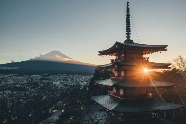 Temple japonais et mont Fuji au Japon