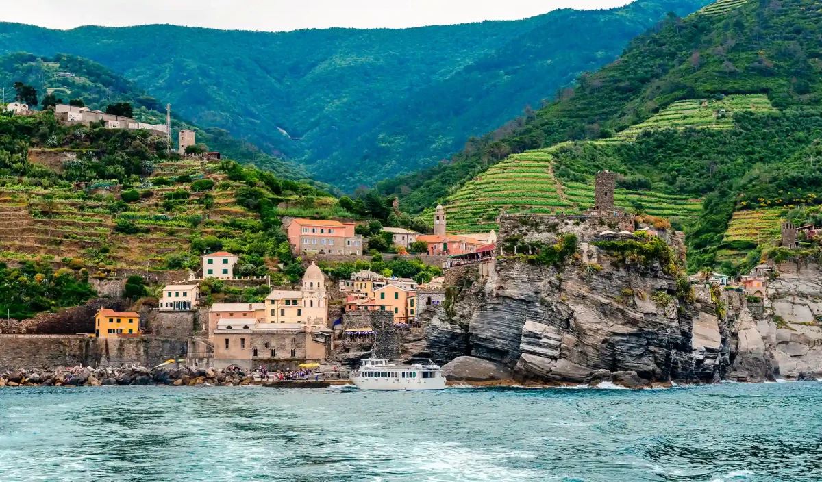 mer, village et montagne des Cinq Terres