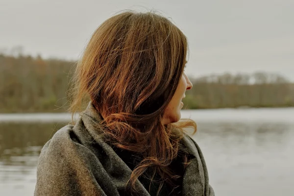 Alison Espach allergie à l'eau froide