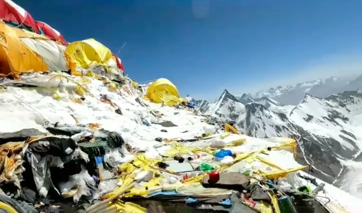 Déchets sur le K2