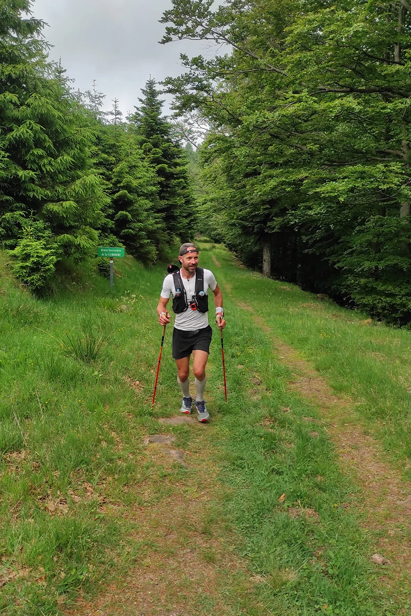 Yves-Loup Fanton qui court sur l'Hexatrek
