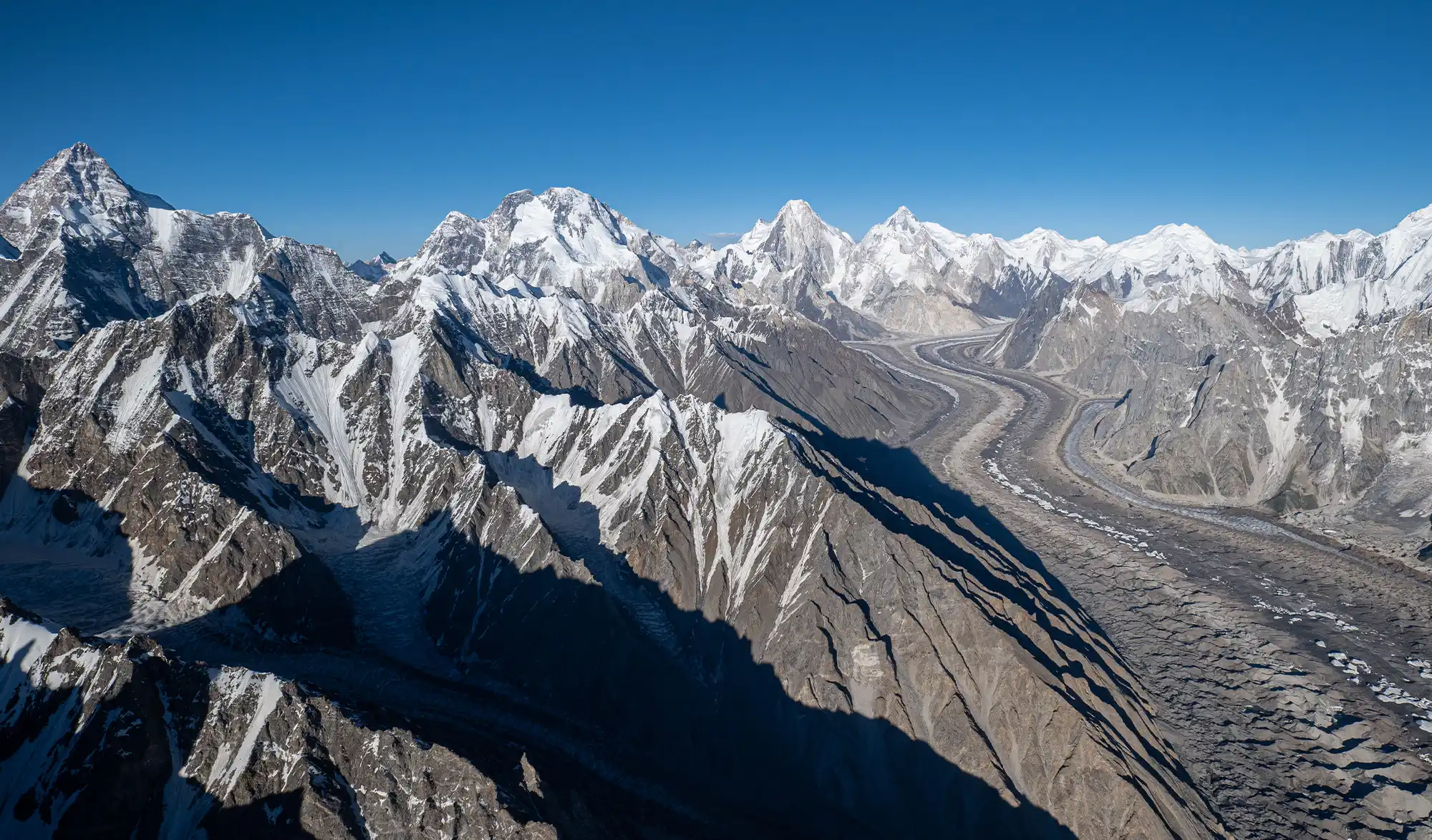 Tom de Dorlodot & Horacio Llorens vol en parapente au dessus du K2