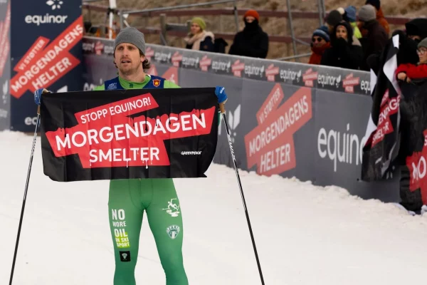 Le skieur de fond suédois Emil Johansson protestation