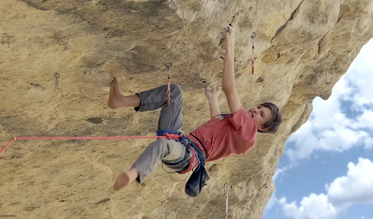 Erwan Legrand enchaine un 8C+ pieds nus à 14 ans