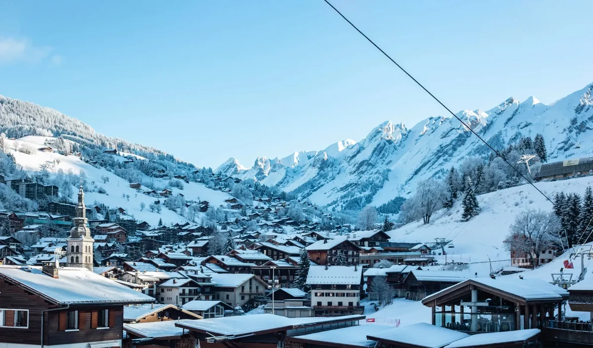 Le village de la Clusaz en hiver