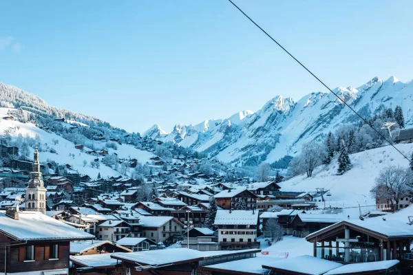 Le village de la Clusaz en hiver