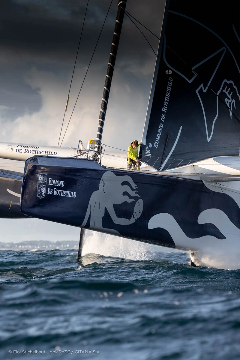 Charles Caudrelier sur le Maxi Edmond de Rothschild