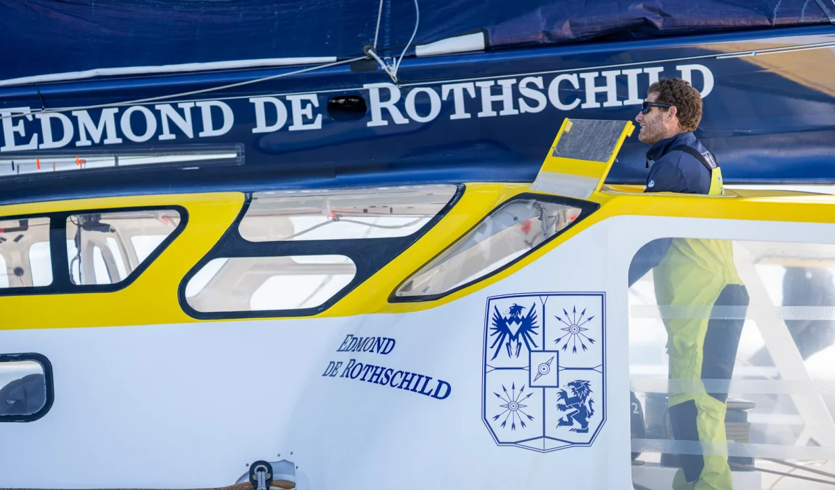 Charles Caudrelier sur le Maxi Edmond de Rothschild
