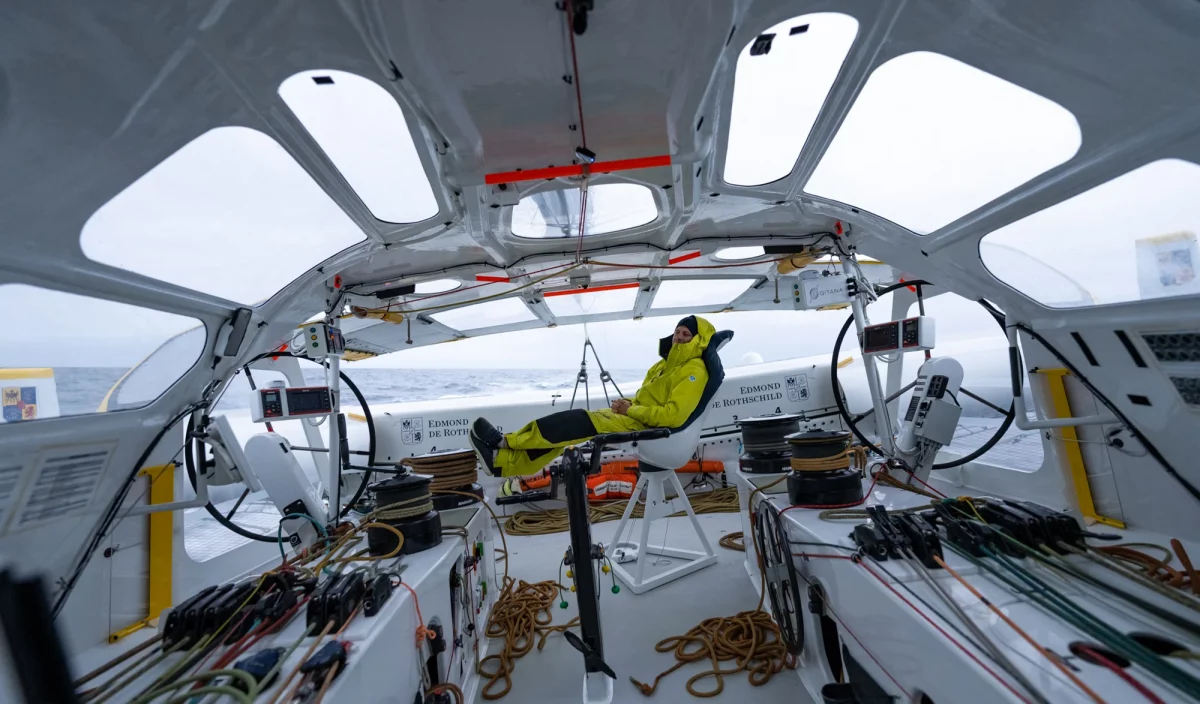 Charles Caudrelier sur le Maxi Edmond de Rothschild