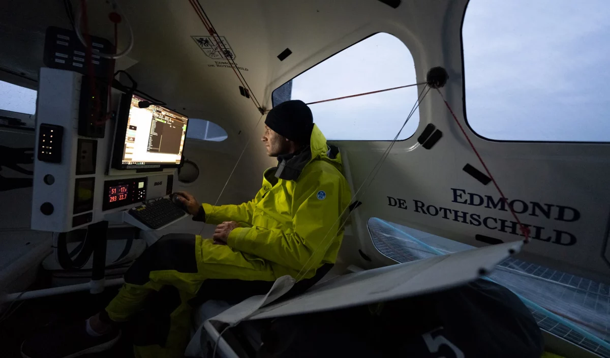 Charles Caudrelier sur le Maxi Edmond de Rothschild