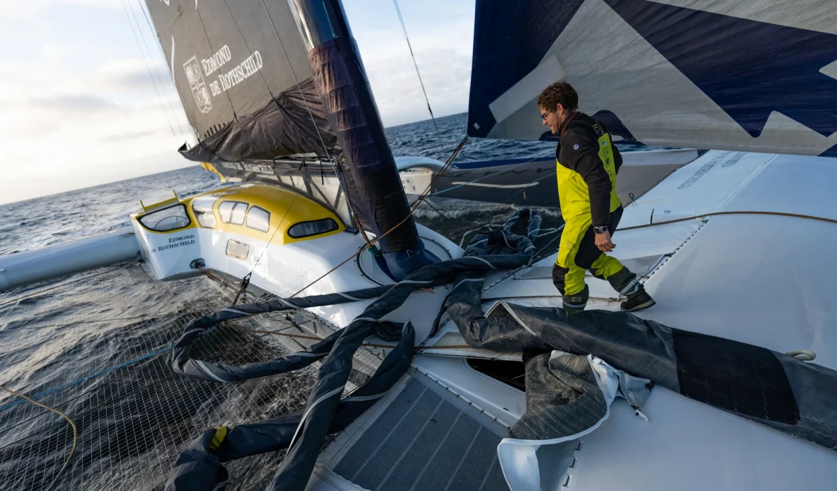 Charles Caudrelier sur le Maxi Edmond de Rothschild