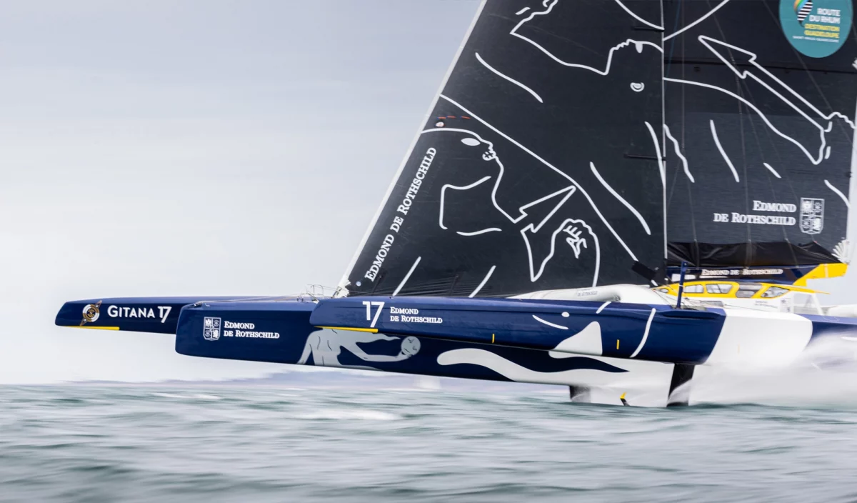 Charles Caudrelier sur le Maxi Edmond de Rothschild
