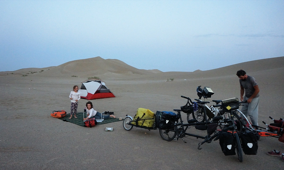 Une famille à vélo jusqu'en Iran