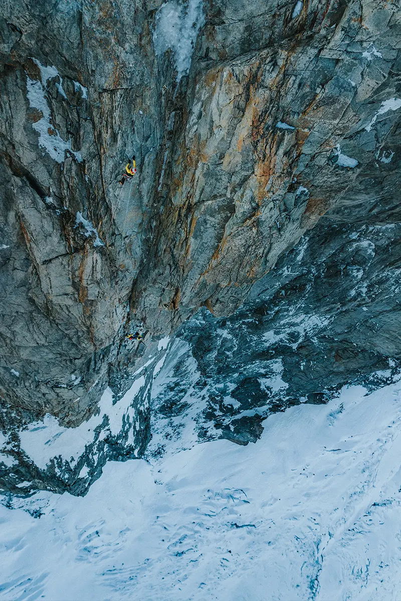 Charles Dubouloz, Symon Welfringer et Clovis Paulin dans la Directissime de la Pointe Walker en hivernal