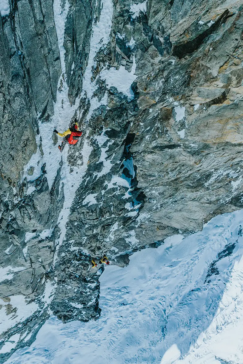Charles Dubouloz, Symon Welfringer et Clovis Paulin dans la Directissime de la Pointe Walker en hivernal
