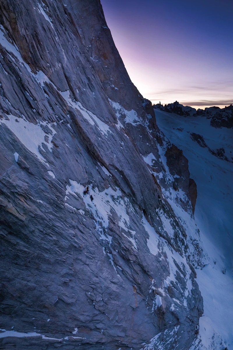 Charles Dubouloz, Symon Welfringer et Clovis Paulin dans la Directissime de la Pointe Walker en hivernal
