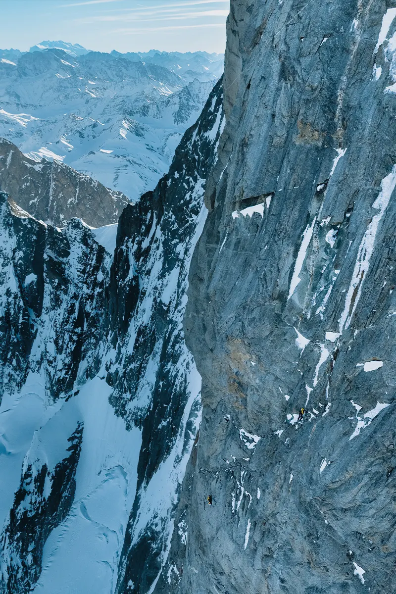 Charles Dubouloz, Symon Welfringer et Clovis Paulin dans la Directissime de la Pointe Walker en hivernal