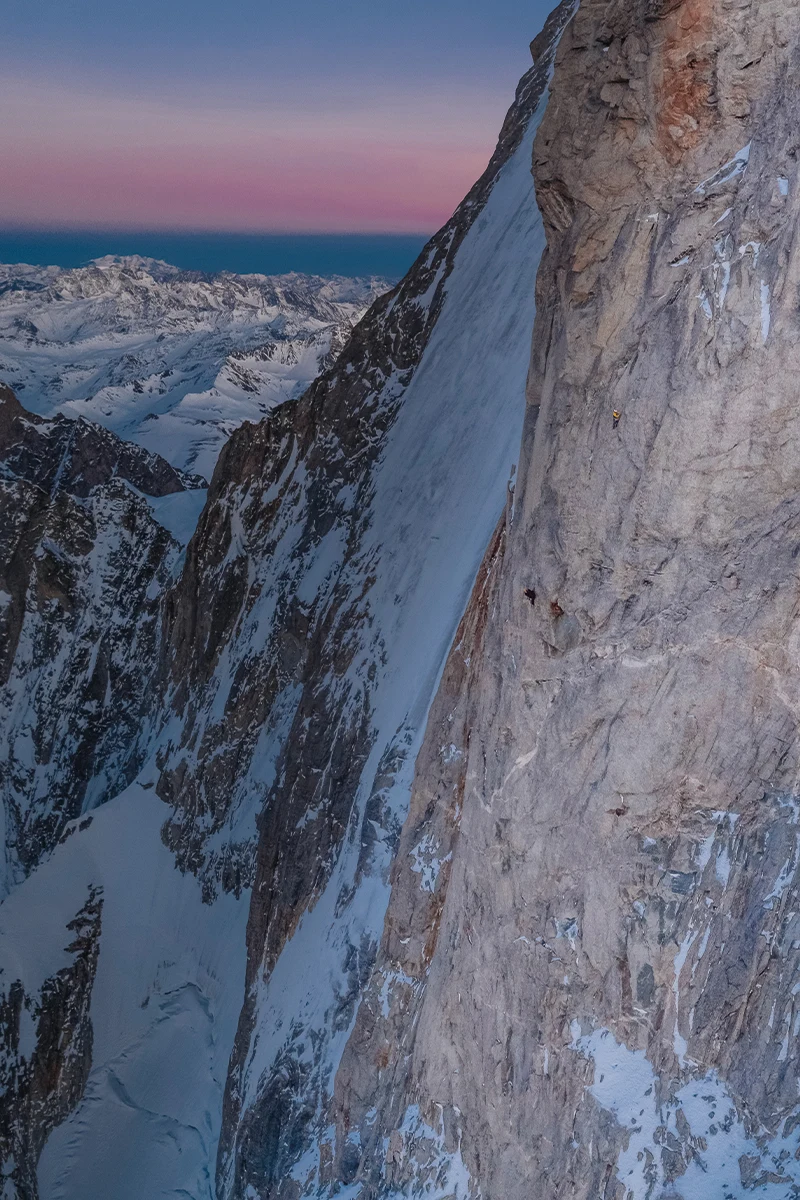 Charles Dubouloz, Symon Welfringer et Clovis Paulin dans la Directissime de la Pointe Walker en hivernal