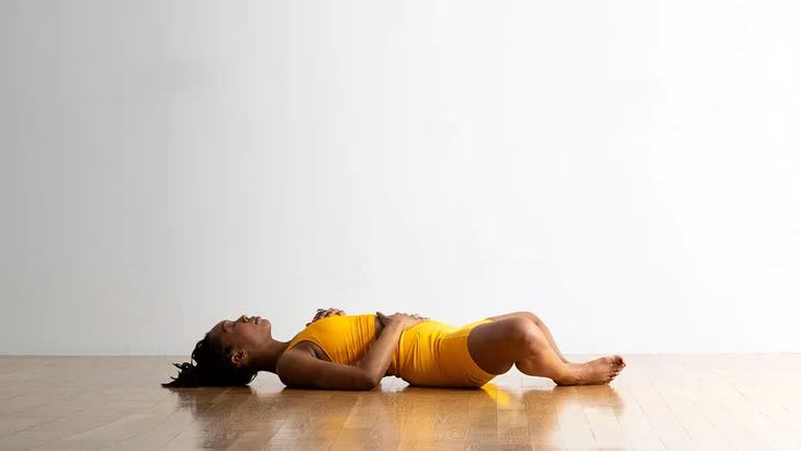 Supta Baddha Konasana (posture de la déesse du sommeil)