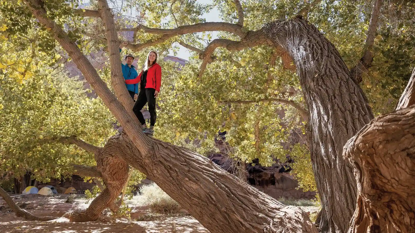 Eliza Earle et Ally Coconis lors d'une randonnée près de Moab.